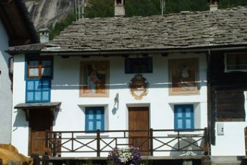 Abitato, Colori e Affreschi (Ft. ePublic)