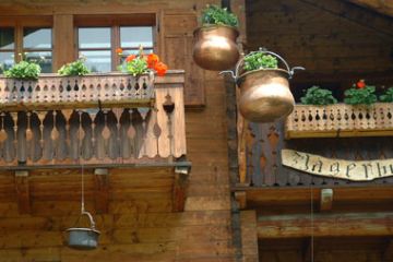 Abitato, Particolare Pentole in Rame (Ft. ePublic)