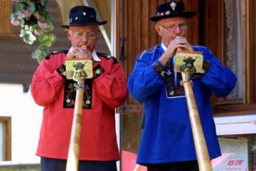 Suonatori del tipico corno alpino (Ft. L.Lorenzini)